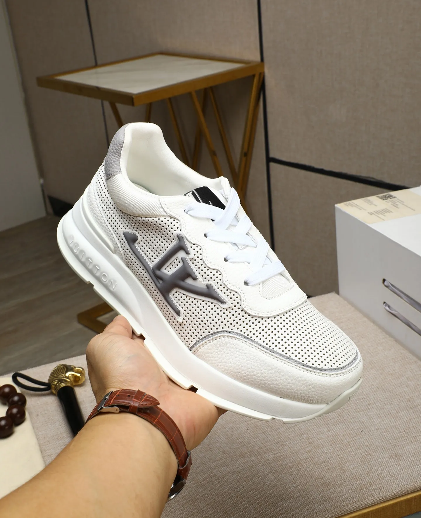 Men's shoes 💰460 📛📛【LOUIS VUITTON】Louis Vuitton official website synchronized new products 👟Milan fashion catwalk style 🇰🇾🇰🇾LV family logo, celebrity style, a must-have for fashionistas ⚠️First-layer calfskin ➕Genuine leather lining ➕Official website original version special outsole 👞Number 38-44